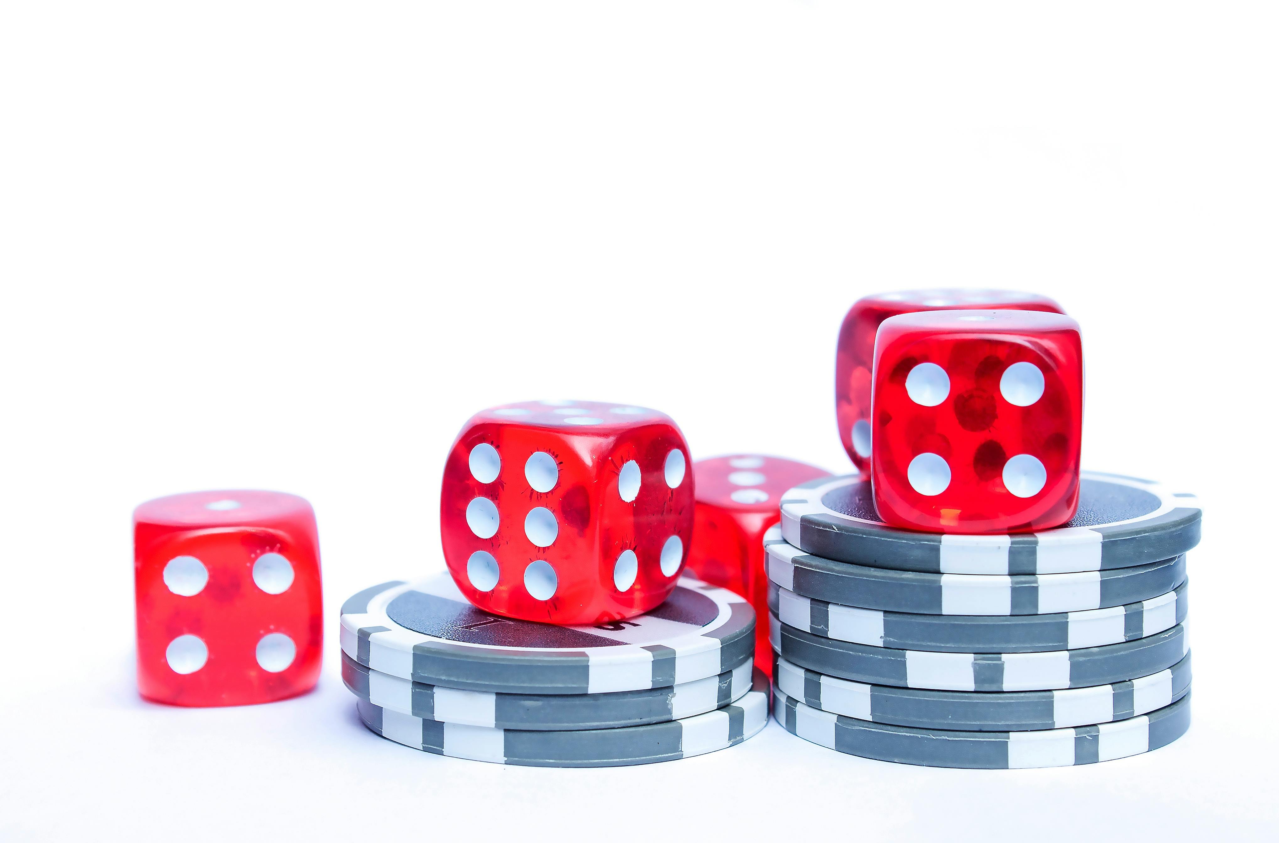 Filipino players browsing 777 Slot on mobile devices with sports and casino options
